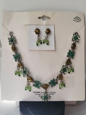 Austrian Crystal Vintage Flower Necklace & Earring Set